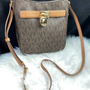 Authentic Michael Kors Signature Printed Monogram Messenger Bag